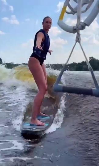 «Встает только тот, кто сначала упал»: Ольга Бузова показала новое увлечение