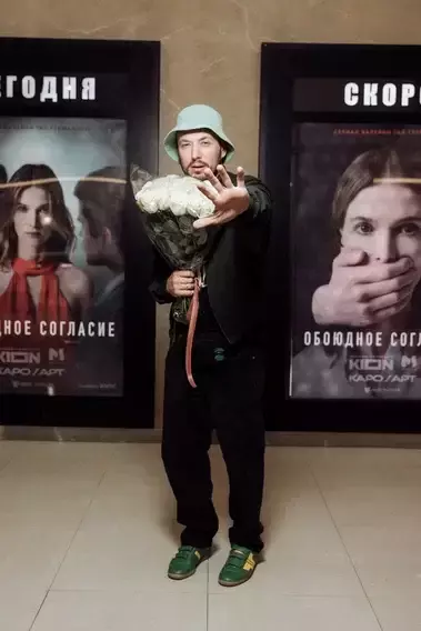 Владимир Маркони с букетом