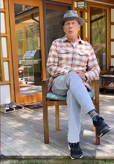 Жена Брюса Уиллиса опубликовала фото тяжелобольного мужа