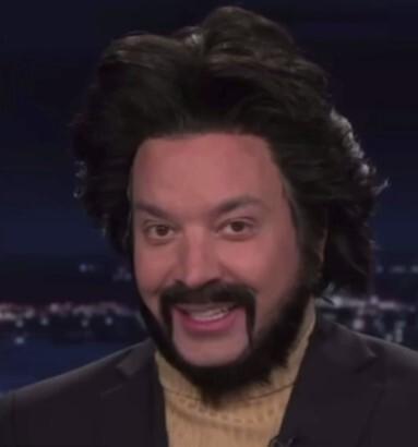 Телеведущий в образе Филиппа Киркорова