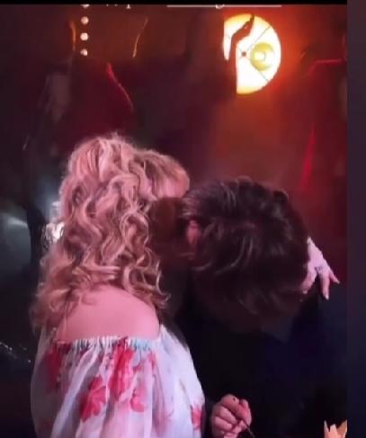 Поцелуй Аллы Пугачевой и Максима Галкина*