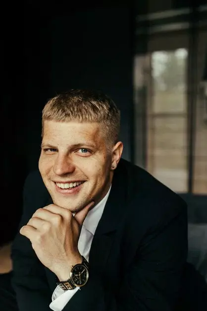 Наставник и дипломированный тренер личностного роста Денис Авдеев