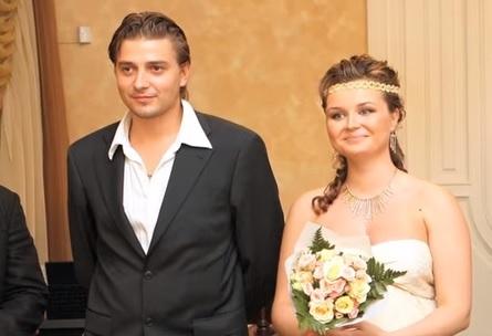 Петр и Полина в загсе