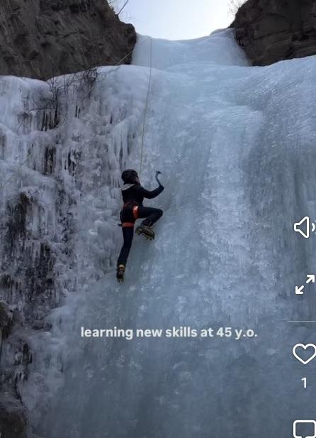 45-летняя Виктория Боня показала, как поднялась на отвесную заледеневшую гору