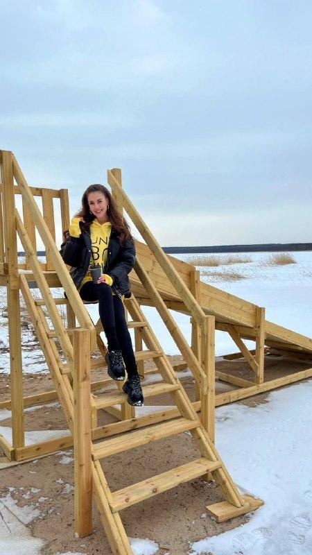 Анна Бузова на базе отдыха