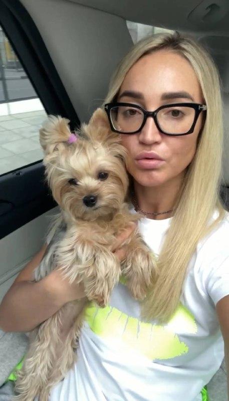 Ольга Бузова с собакой