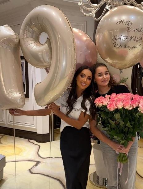 Певица Алсу показала редкое фото с непубличной дочерью, проживающей в США