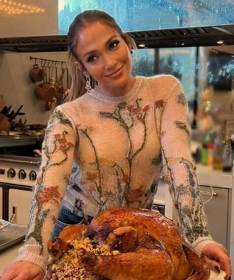 «Хозяюшка»: как Дженнифер Лопес провела День благодарения без Бена Аффлека