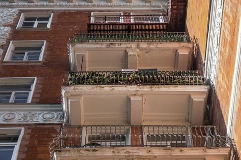 Мужчина в Кемеровской области выставил на балкон убитую мать