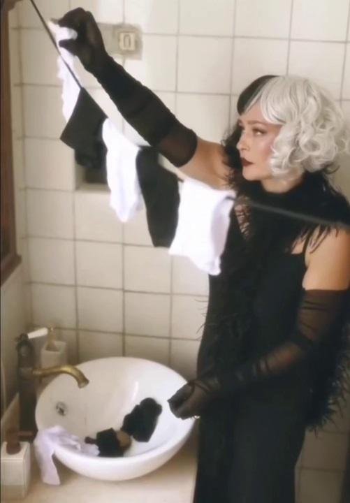 41-летняя Юлия Пересильд изменилась до неузнаваемости ради роли Круэллы