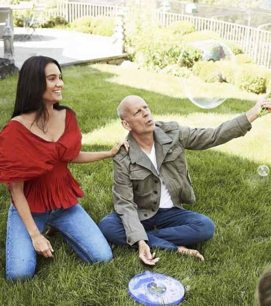 Впалые щеки и худые руки: неизлечимая болезнь сильно изменила Брюса Уиллиса