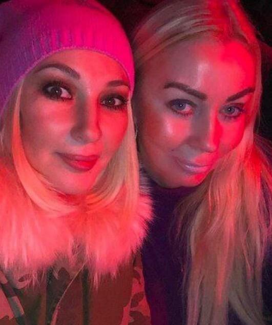 «Заменил маму на маму»: в Сети обсуждают схожесть Кудрявцевой со свекровью, которая старше нее на 4 года