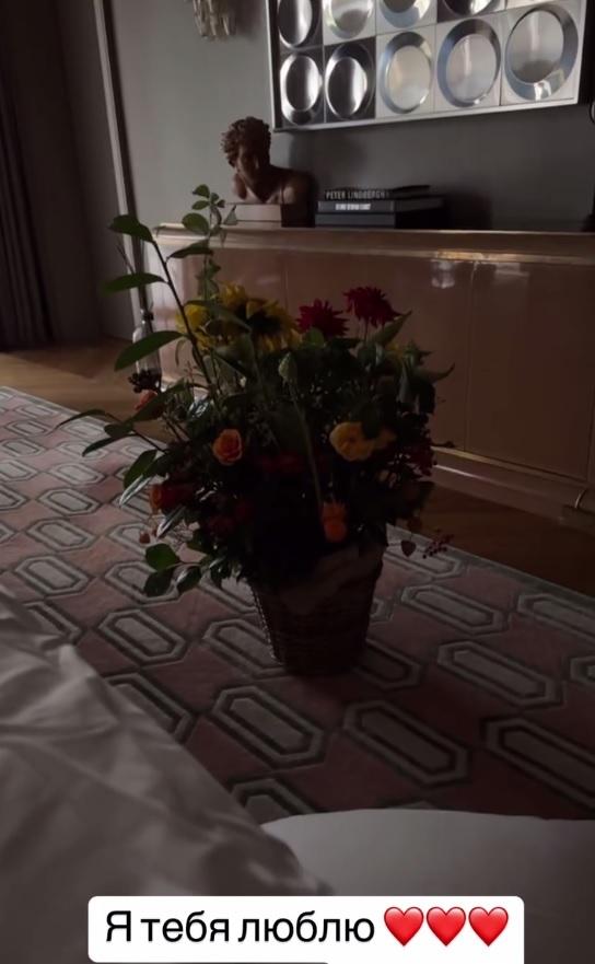 «Как же приятно»: Ксения Собчак рассказала о романтическом поступке Богомолова