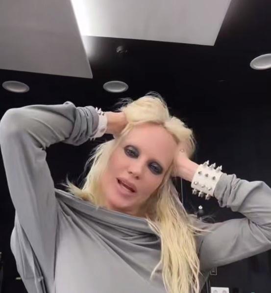 «У меня мозги набекрень»: Глюкоза обратилась к поклонникам с заявлением