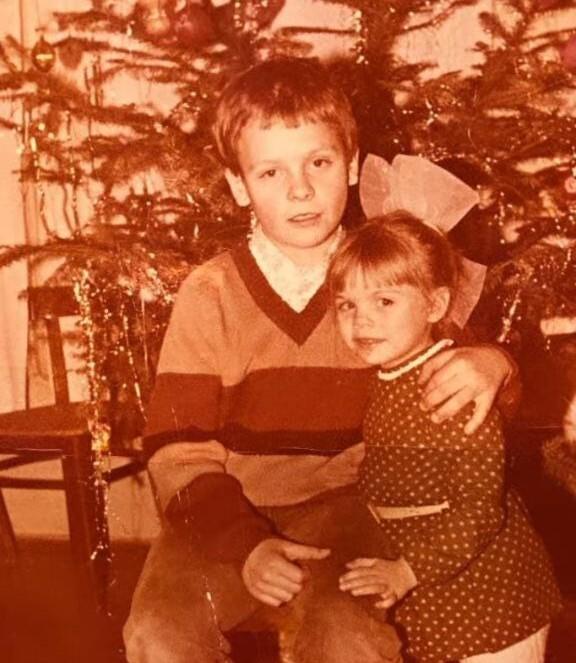 Разведенная Анастасия Стоцкая выложила фото с братом, рожденным от водителя