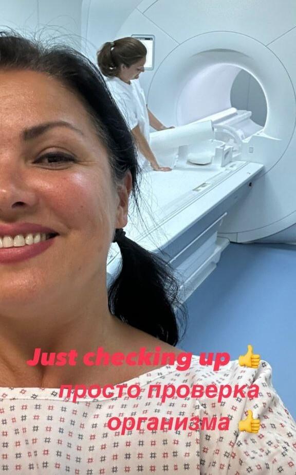 «Пора лечиться»: Анна Нетребко в смирительной рубашке ошарашила неожиданными новостями