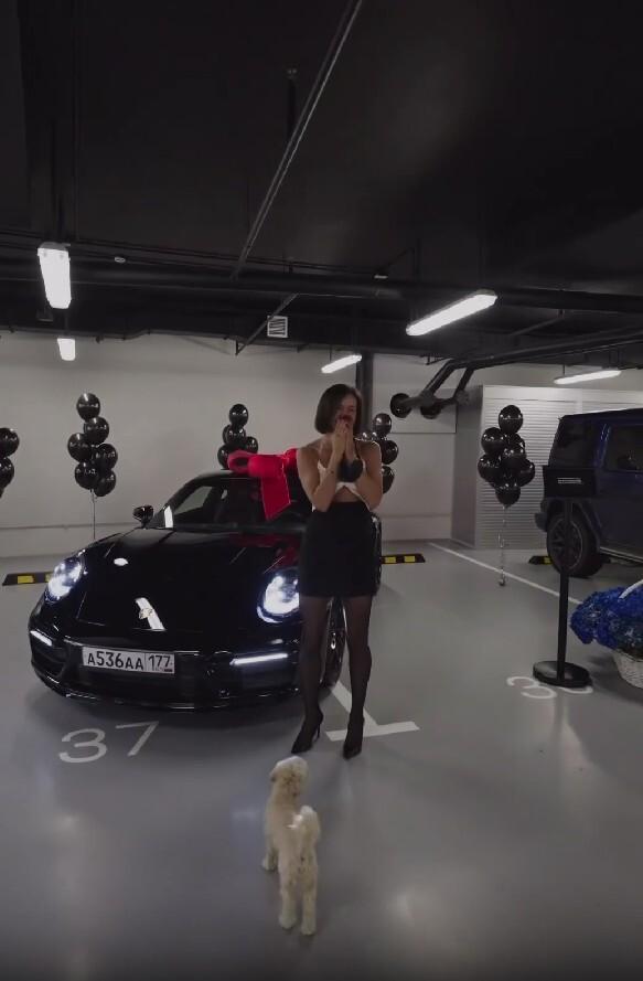 Валентина Иванова с подарком от Тимати на день рождения