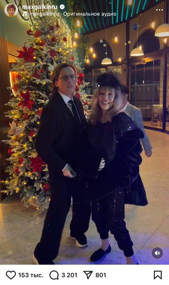 Танцевали под российский хит: Пугачева и Галкин* показали, как отметили Новый год - 2025