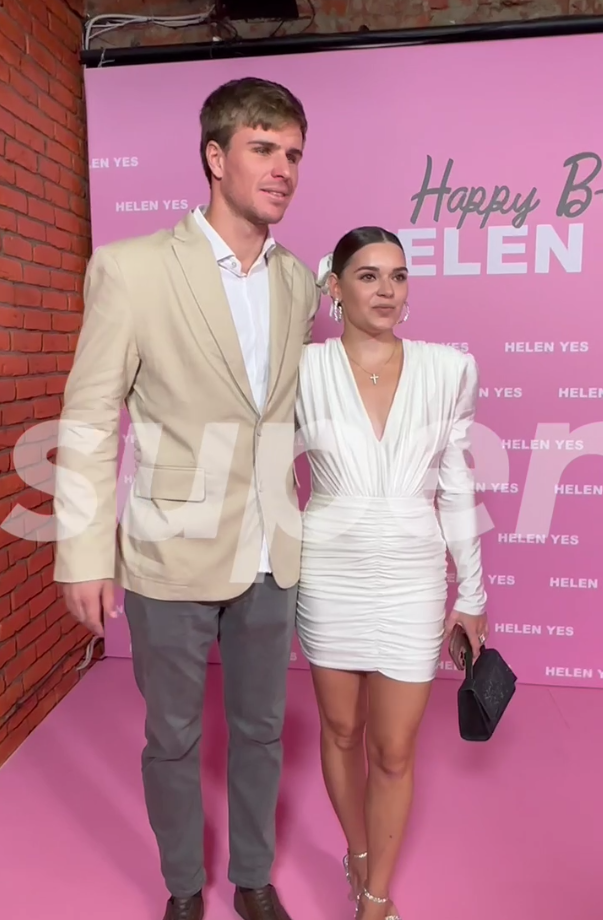 Аделина Сотникова перестала скрывать отношения и показала своего возлюбленного