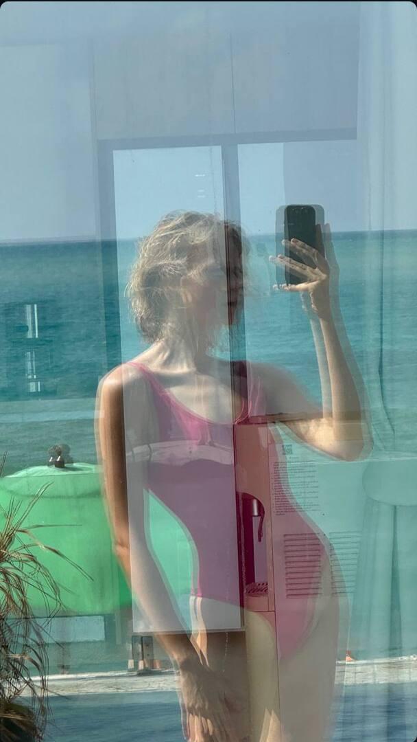 30-летняя Александра Бортич показала фигуру в купальнике