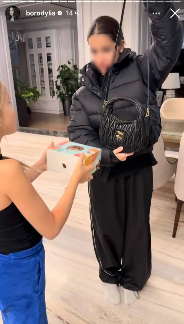 Ксения Бородина подарила 15-летней дочери сумку почти за 300 тысяч рублей