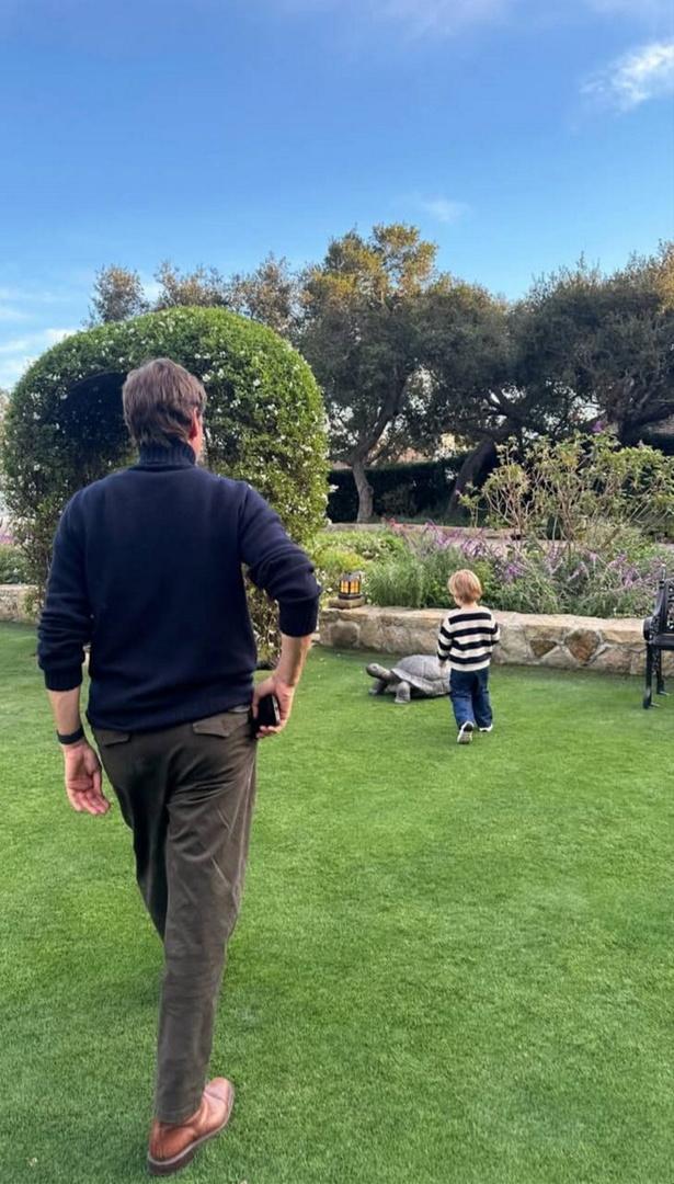 37-летняя теннисистка Мария Шарапова опубликовала редкое фото сына с отцом