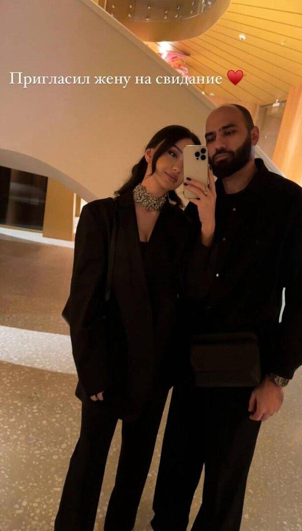 Певец HammAli впервые показал лицо жены Эмили после тайной свадьбы в Сочи