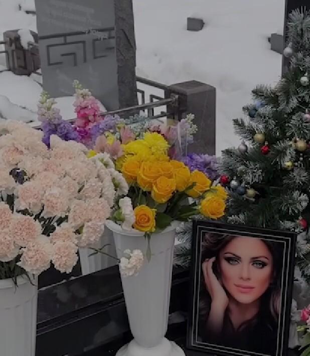 Могила Юлии Началовой