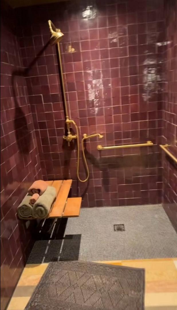 33-летний певец Никита Пресняков рассказал, как проходят его гастроли в США