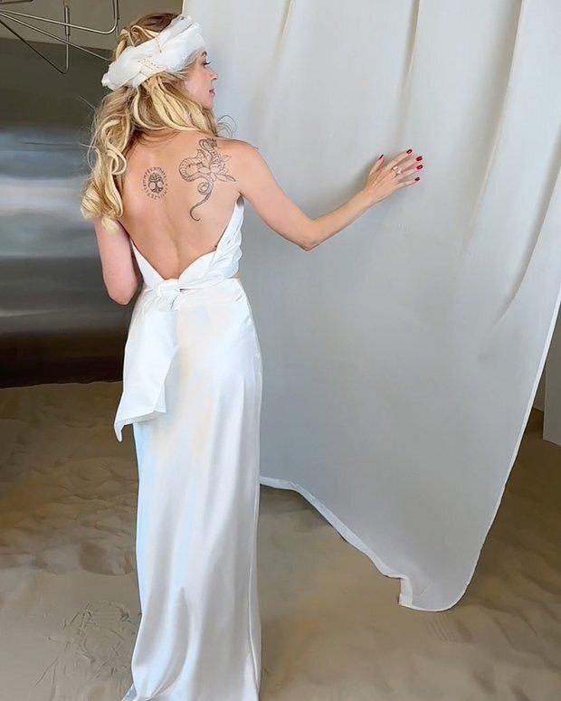 На спине Натальи Поклонской появилась новая татуировка: выяснилось, что она означает