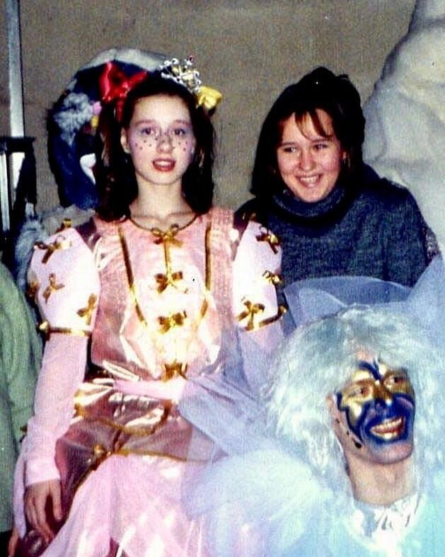 Юлия Савичева на новогоднем выступлении в 14-летнем возрасте