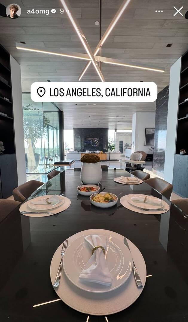 Блогер Влад А4 уехал в Лос-Анджелес после выступления на прямой линии Путина