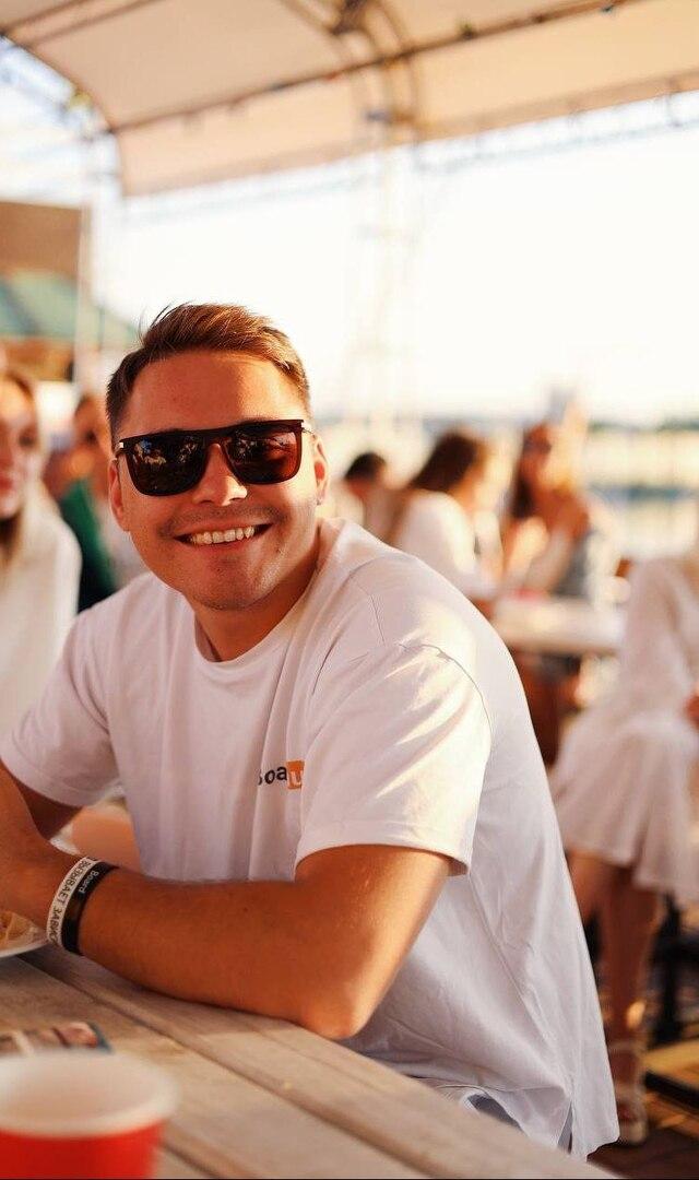 Дмитрий Комаров