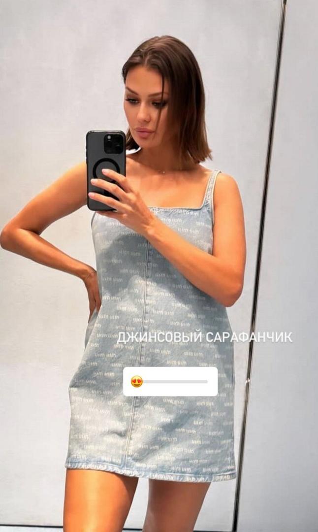 44-летняя модель Виктория Боня снялась в джинсовом платье за 170 тысяч рублей