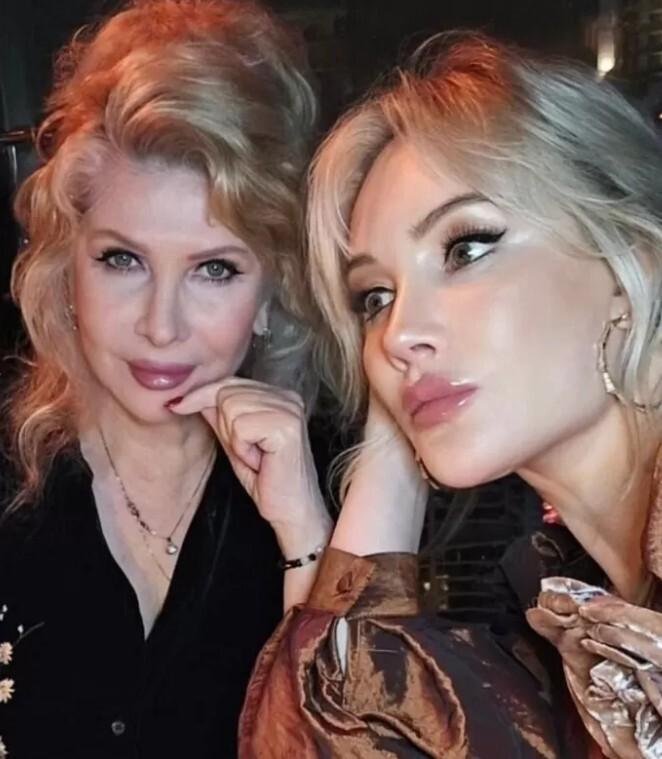 Инна Михайлова с матерью