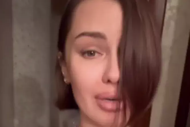 «Психологически не можешь привыкнуть»: Боня рассказала о сложностях с лицом после пластики