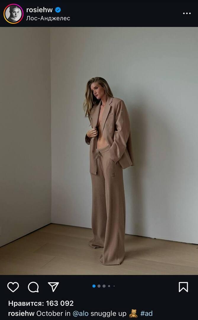 Возлюбленная Джейсона Стейтема снялась в расстегнутом жакете без бюстгальтера