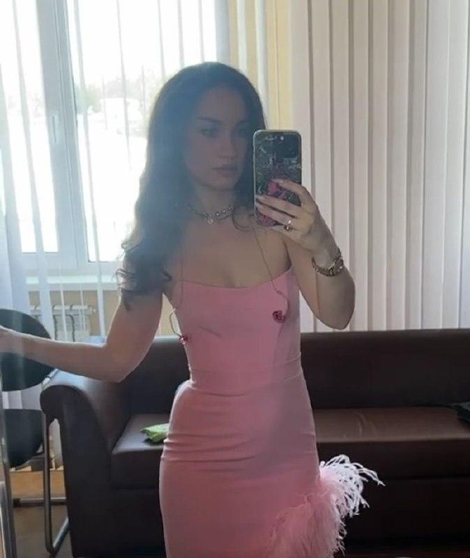 «Счастливый человек»: Виктория Дайнеко поделилась результатами похудения, снявшись в платье