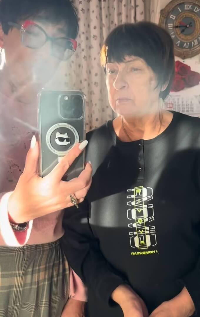 Певица Лолита показала мать и поздравила ее с 82-летием