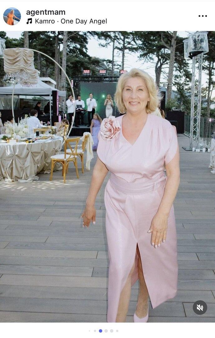 Пригласили, в отличие от свекрови: мама Насти Ивлеевой показала кадры со свадьбы дочери