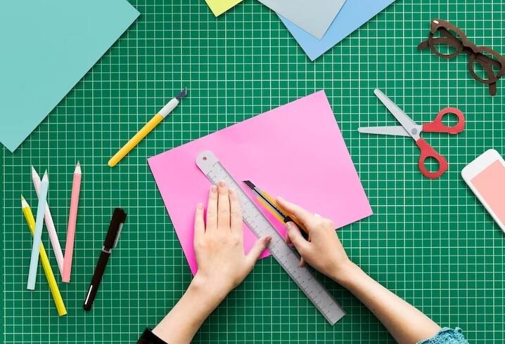 В Ленобласти на женщину и ребенка напали с канцелярским ножом в пункте выдачи заказов