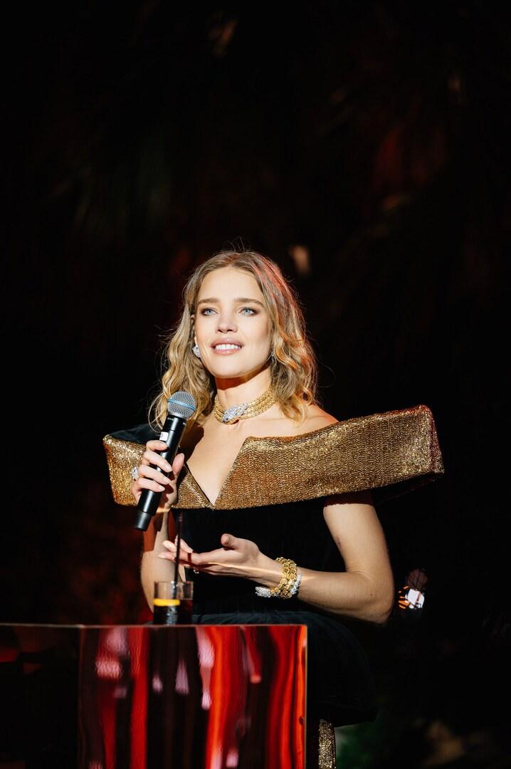 Модель Наталья Водянова появилась на гала-ужине в ОАЭ в колье за 310 тысяч евро