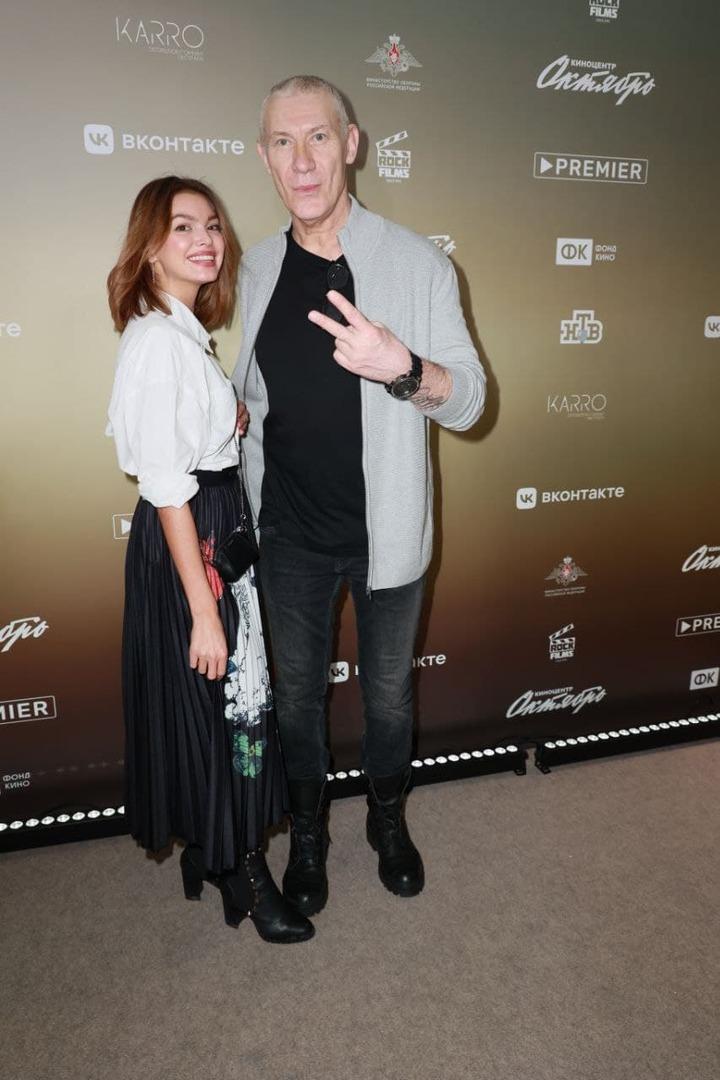 Женатый Куценко флиртовал на публике с молодой моделью, а Жижикин — с неизвестной спутницей