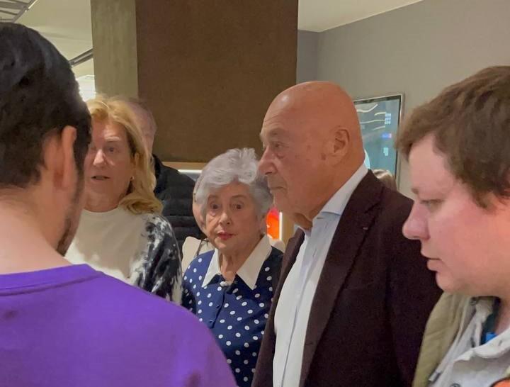 Владимир Познер вышел в свет после возвращения из Дубая и поздоровался только с Цискаридзе