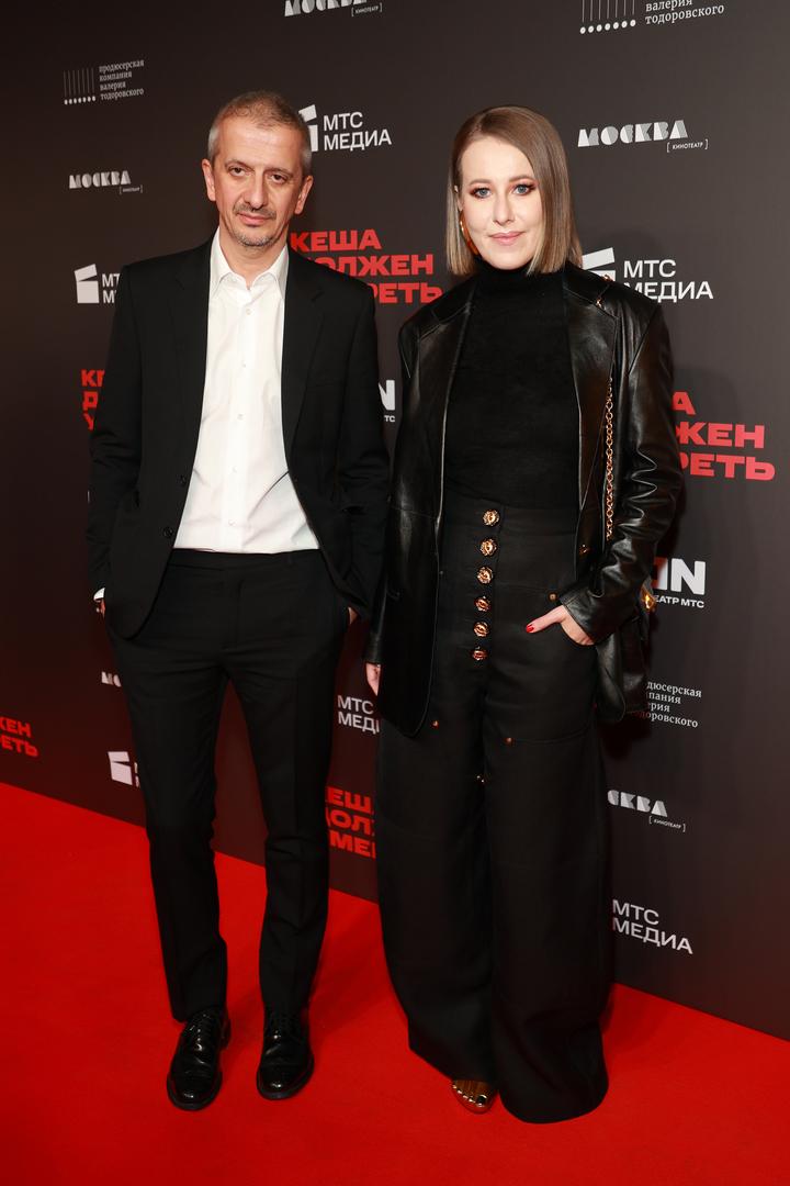 Ксения Собчак вышла в свет с Константином Богомоловым в наряде за 1,5 млн рублей