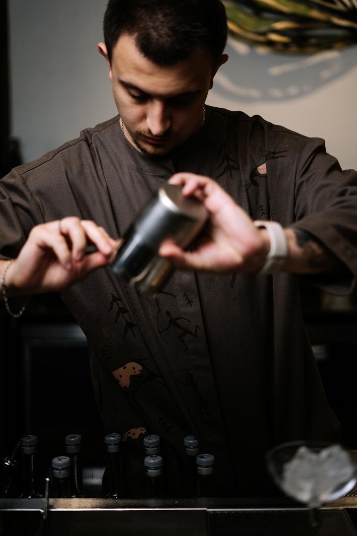 «Это на всю жизнь»: шеф-бармен о секретах профессии и любимых напитках россиян