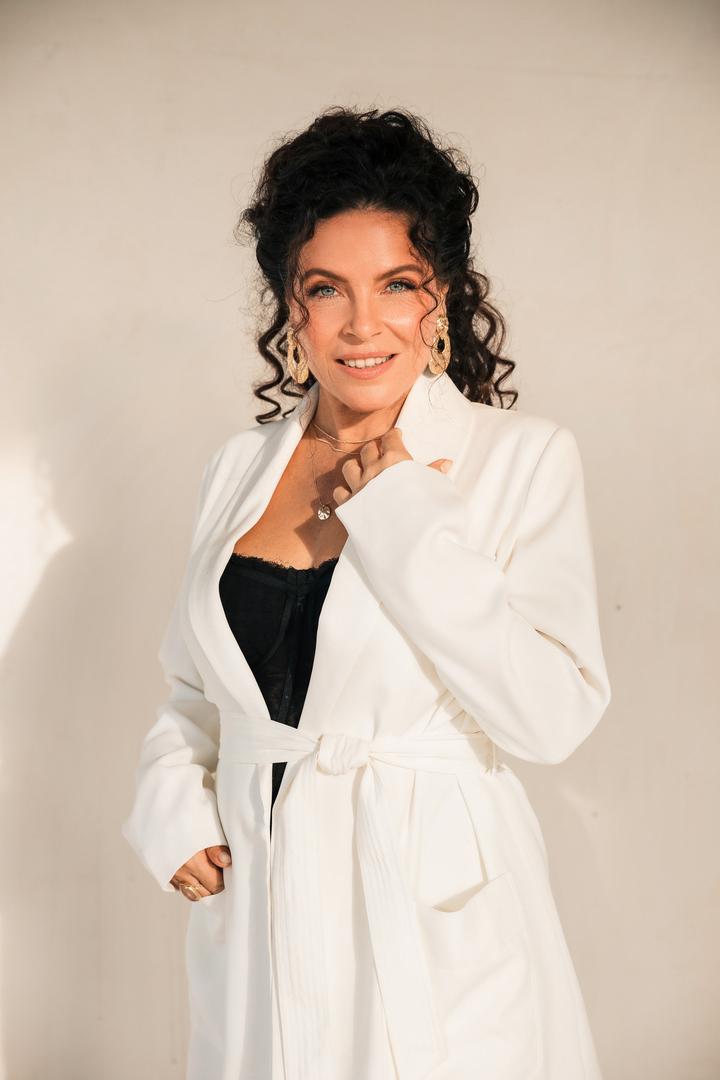 «Пища вызывала чувство вины»: австралийская певица Перукуа об анорексии, операции и жизни в России