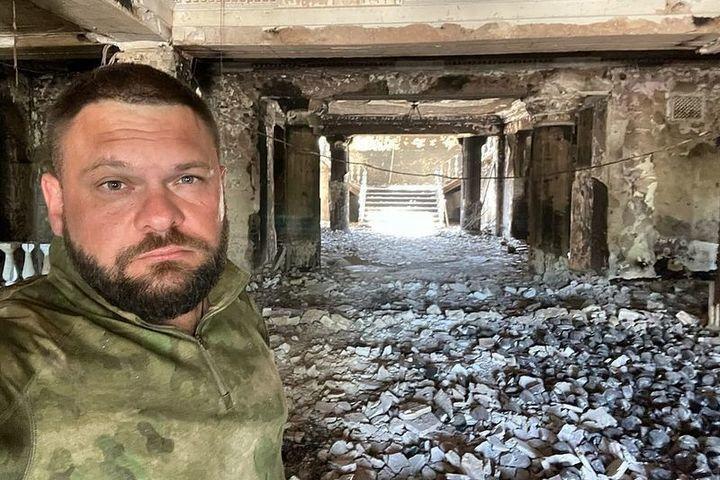 Много ест и общается с врачами: как себя чувствует военкор Поддубный после атаки беспилотника