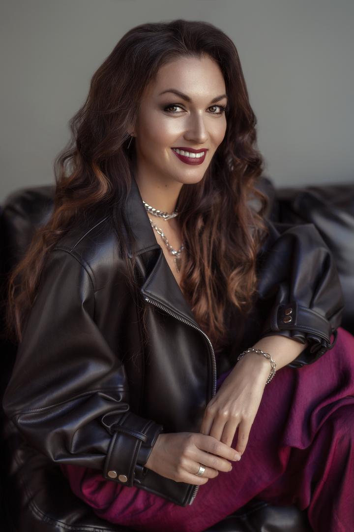 «Вера помогает мне справляться»: Юлия Такшина о детстве в лагерях, поступлении сына в вуз и Боге