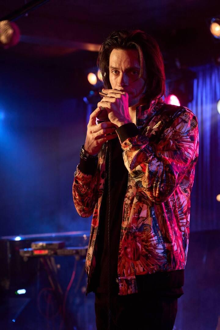 «Губная гармошка спасала меня не один раз»: интервью с музыкантом Алексом Соловьевым